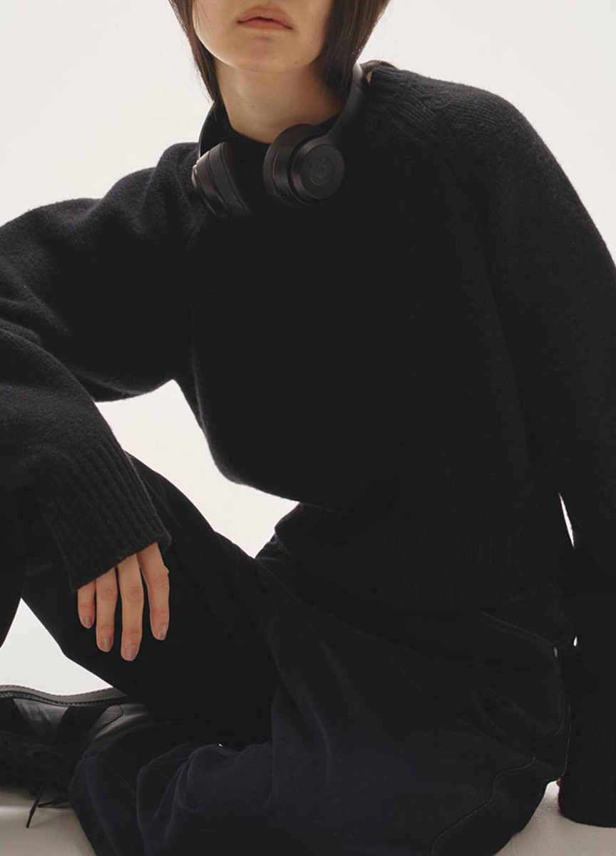 短版圓領拉格蘭袖毛衣